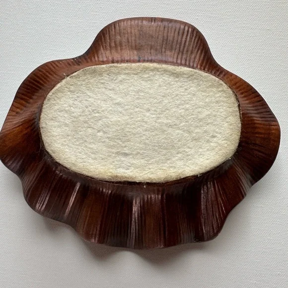 VTG Treasure Craft green clam shell ashtray with "Yellowstone Park" inscribed - Picture 7 of 7